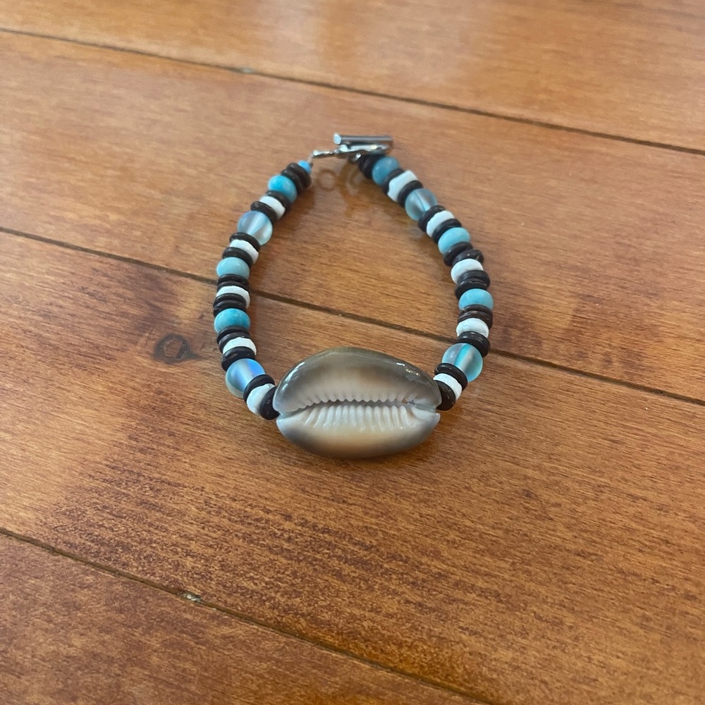 Seashell and glass bead bracelet